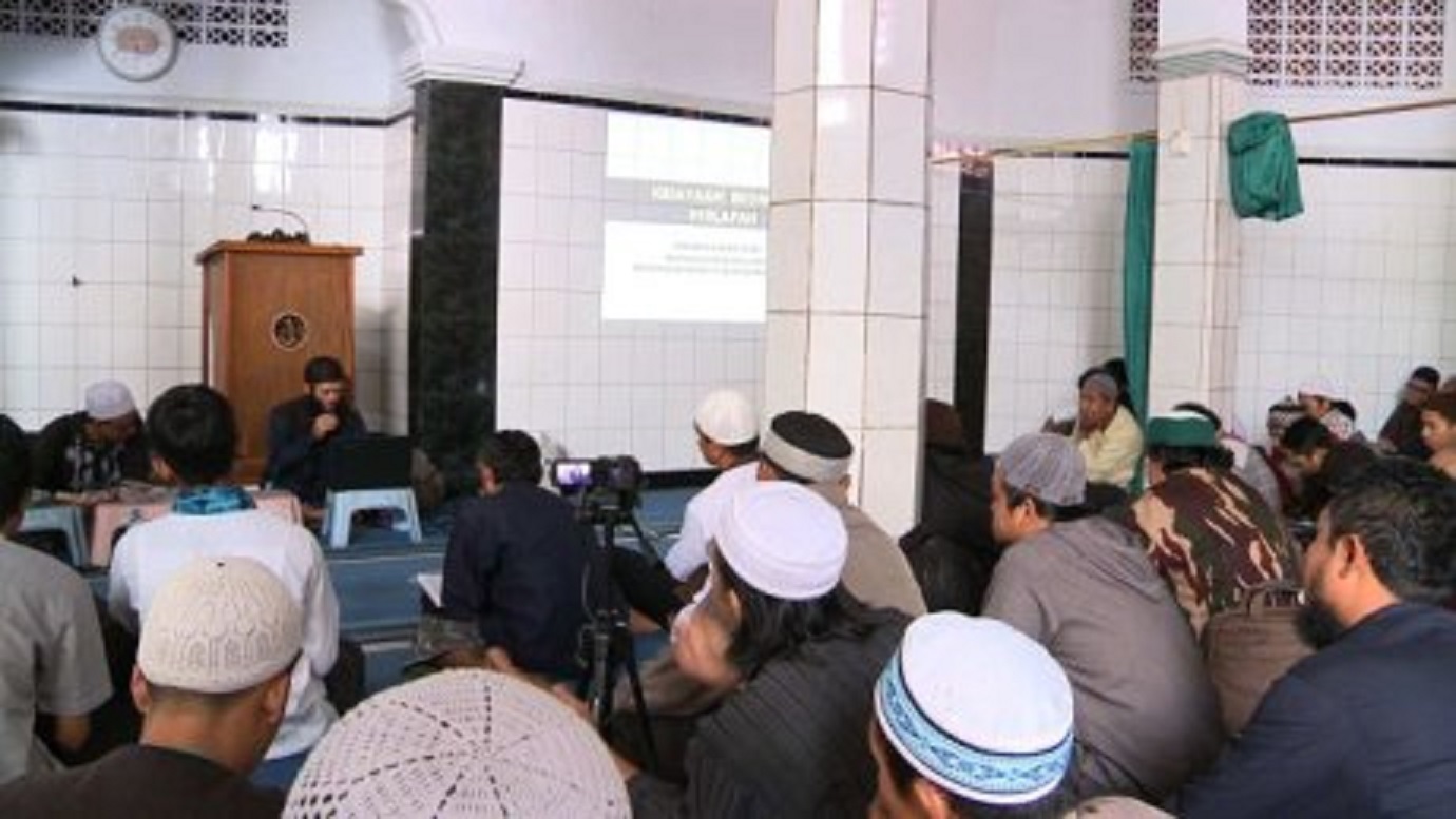 Islamic State group sympathisers gave an address to Jakarta's As-Syuhada mosque in Jakarta in February last year.