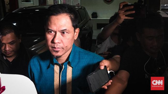 Munarman akan menjalani sidang perdana kasus terorisme besok di Pengadilan Negeri Jakarta Timur besok, Rabu (1/12).
