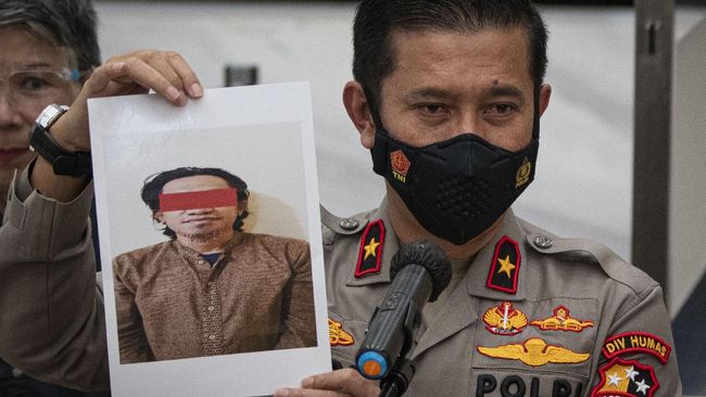 Polri menyebut dua tersangka teroris di Luwu Timur, Sulsel, bertugas menyiapkan tempat penginapan dan senjata jaringan JI.