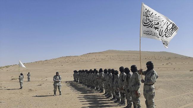 Kalangan militan Jamaah Islamiyah, Taliban, Mujahidin Afghanistan dan Al Qaeda saling bersinggungan selama berjuang dan berlatih perang di Afghanistan.