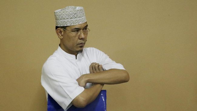 Mantan Sekretaris Umum FPI, Munarman membantah dirinya ikut melakukan baiat kepada ISIS dan Abu Bakar Al Baghdadi dalam acara yang dugelar di UIN Jakarta.