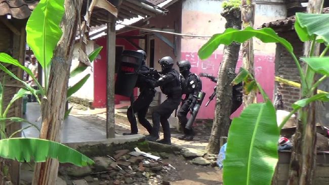 Dua tersangka teroris yang ditangkap di wilayah Bantul, Yogyakarta diklaim merupakan bagian dari jaringan Jamaah Ansharut Daulah (JAD).