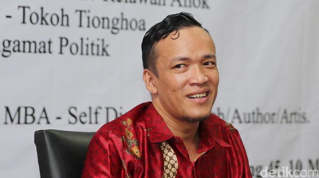 Ketua Umum Relawan Jokowi Mania (Joman) Immanuel Ebenezer mengaku dicopot dari jabatannya sebagai Komisaris Independen.