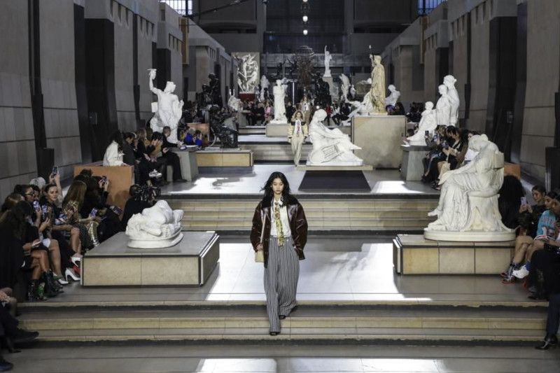 Louis Vuitton hadirkan peragaan busana di Muse D'Orsay