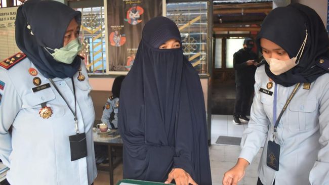 Plt Kepala Kantor Wilayah Kemenkumham Jatim Wisnu Nugroho menyebut narapidana kasus terorisme berinisial A sudah selesai menjalani pidana 5,5 tahun penjara.