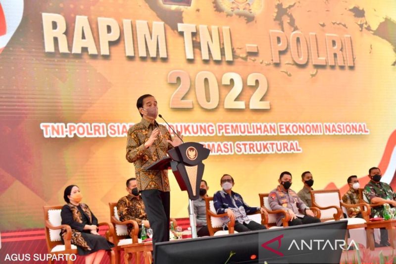 Presiden Jokowi: Tentara dan polisi tidak bisa ikut dalam demokrasi
