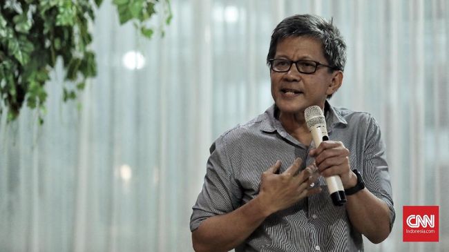 Rocky Gerung menyatakan diskusi seputar khilafah hingga komunisme tidak bertentangan dengan konstitusi. Tanpa diskusi terbuka, orang malah akan saling curiga.