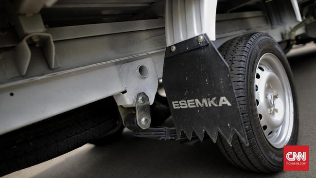 Eks Menpora Roy Suryo dinilai sakit hati tak lagi jadi menteri usai menyindir ekspor mobil Esemka saat merespons unggahan Presiden Jokowi.