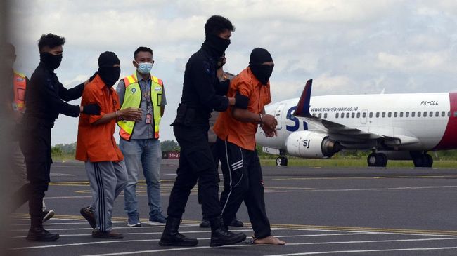 Polda Jawa Barat mengonfirmasi aparat Densus 88 Antiteror Polri telah menangkap sebanyak tujuh orang di sejumlah wilayah Jabar sepanjang pekan lalu.
