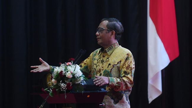 Mahfud MD menegaskan Indonesia bukan negara Islam, tapi negara islami. Sifat-sifat keislaman itu tumbuh melalui budaya, salah satunya melalui wayang.