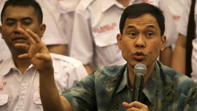 Munarman merespons vonis tiga tahun yang dijatuhkan Majelis Hakim Pengadilan Negeri Jakarta Timur (PN Jaktim) dengan santai.
