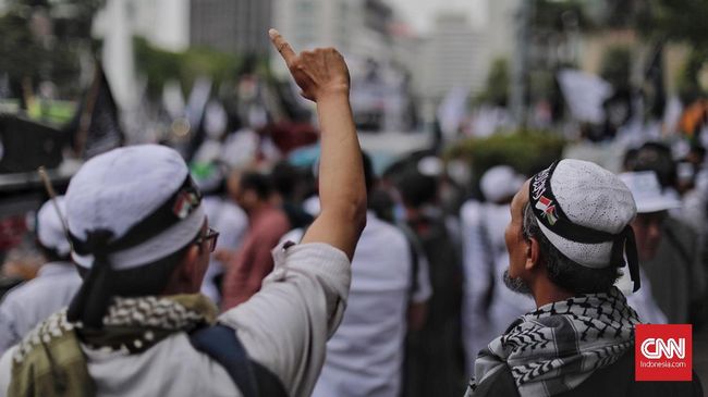 Badan Nasional Penanggulangan Terorisme (BNPT) menyatakan pendiri Khilafatul Muslimin pernah dipenjara kasus peledakan bom di Indonesia.