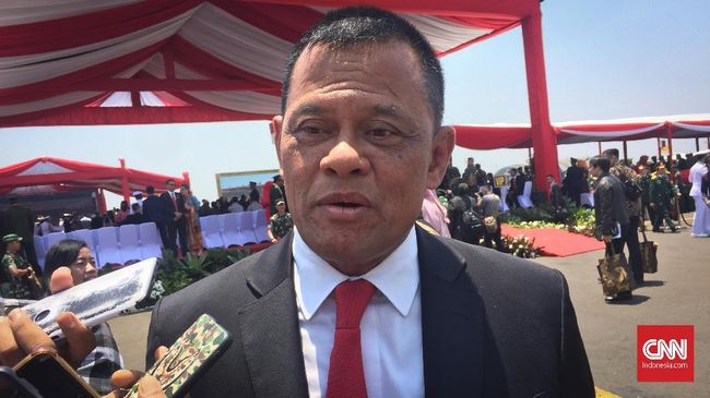 Gatot Nurmantyo menemui Wakil Ketua MPR sekaligus politikus PKS Hidayat Nur Wahid di kompleks parlemen membahas kasus UAS.