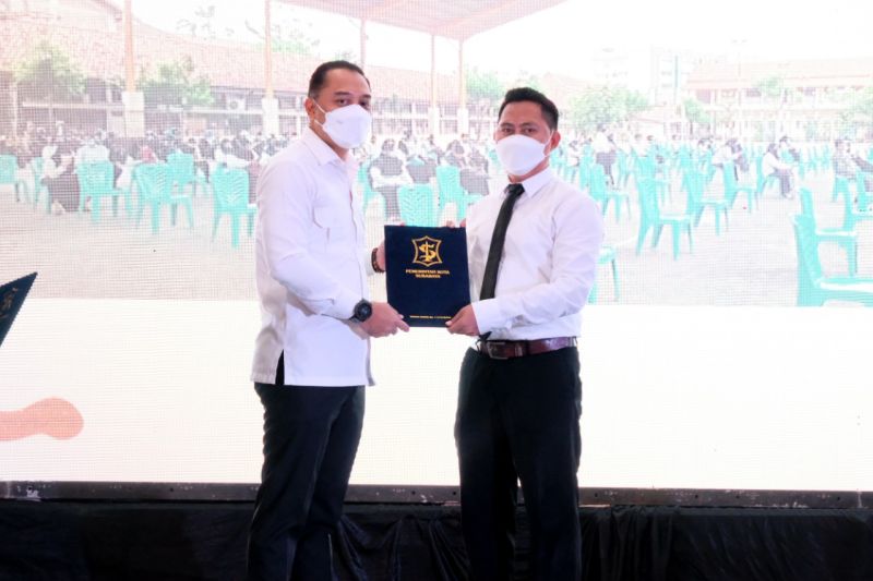 Wali Kota Surabaya serahkan SK PPPK 470 guru