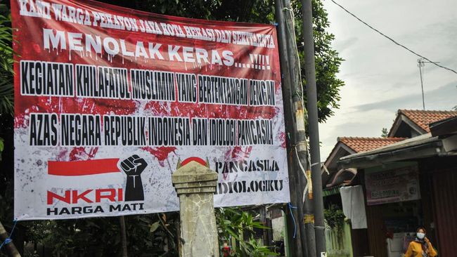 Sebanyak 4 anggota Khilfatul Muslimin Banten menyatakan keluar dari organisasi. Mereka menyadari kekeliruannya dan berikrar setia NKRI.