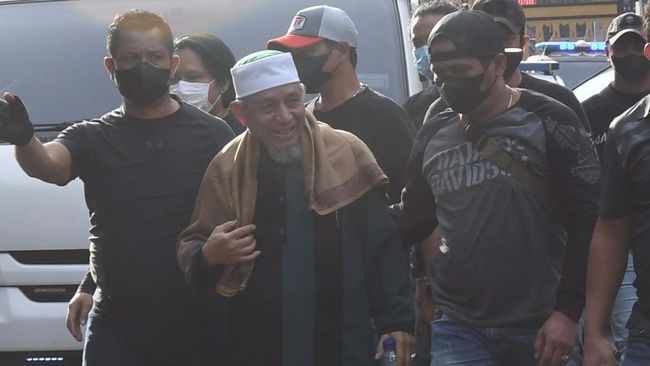 Polisi menyebut pimpinan tinggi Kelompok Khilafatul Muslimin Abdul Qadir Baraja (AQB) pernah ditangkap terkait kasus tindak pidana terorisme.