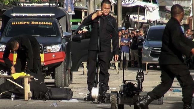 Kepala Divisi Humas Polri Irjen Dedi Prasetyo mengatakan jajaran Bareskrim Polri dan Polda Jawa Barat ikut membantu mengusut temuan barang-barang itu.