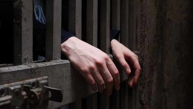 Polisi menetapkan tiga pimpinan Khilafatul Muslimin sebagai tersangka kasus dugaan penyebaran berita bohong dan percobaan makar.