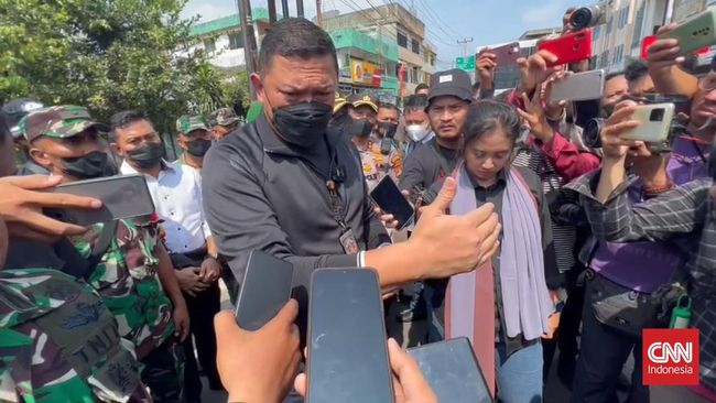 Sempat terjadi kericuhan antara anggota Khilafatul Muslimin dengan aparat gabungan saat penggeledahan Kota Bandarlampung.