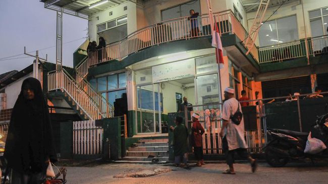 Permohonan disampaikan secara langsung di depan Plt Wali Kota Bekasi Tri Adhianto Tjahyono sesaat sebelum mendeklarasikan pengakuan terhadap NKRI.