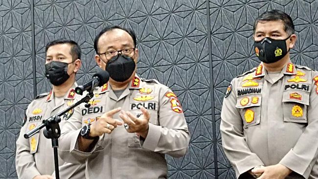 Kadiv Humas Polri menerangkan saat ini penangkapan pendiri Khilafatul Muslimin terkait tiga pasal dalam UU Ormas, UU ITE, dan UU 1/1946.