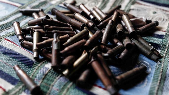 TNI AD memastikan akan memproses hukum dua oknum prajurit yang terlibat dalam penyalahgunaan amunisi di daerah penugasan, yakni Praka AKG dan Prada YW.