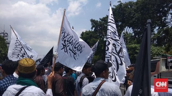 Riza Patria mengingatkan warga agar memperhatikan aturan hukum dalam setiap kegiatan yang diselenggarakan.