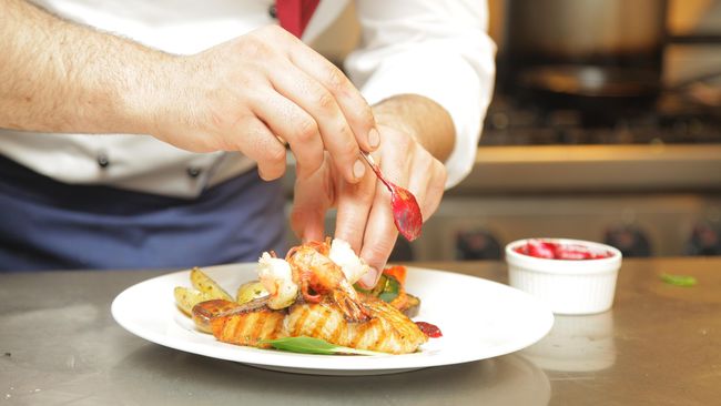 Tiga eks narapidana terorisme mengikuti pelatihan memasak di Semarang, Jawa Tengah.