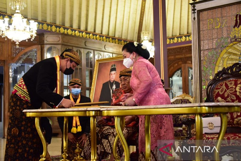 Boy Rafli peroleh "Pangeran Sentana" dari Raja Pakoe Boewono XIII