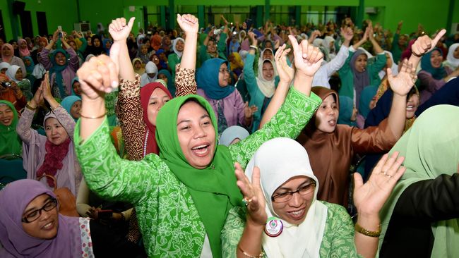 Fatayat NU menggelar kongres selama 4 hari di Palembang. Dua komisioner KPAI, Margaret dan Ai Maryati, masuk bursa ketum.