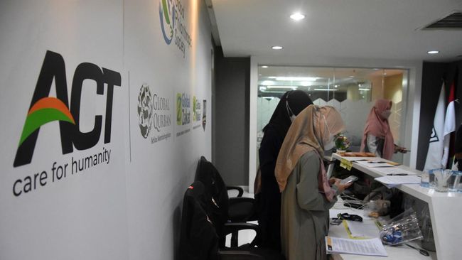 Polisi mengendus dugaan penyalahgunaan dana bantuan yang dihimpun Aksi Cepat Tanggap (ACT) untuk korban kecelakaan pesawat Lion Air JT-610 pada 2018.