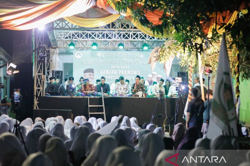 Ribuan santri Karawang deklarasi mendukung Ganjar Pranowo pada pilpres