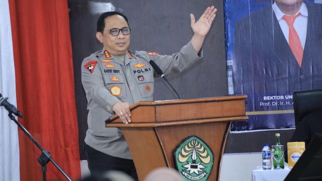 dunia pendidikan, khususnya tingkat perguruan tinggi harus meningkatkan kewaspadaan ke paham dan gerakan kekerasan untuk menggulingkan pemerintahan