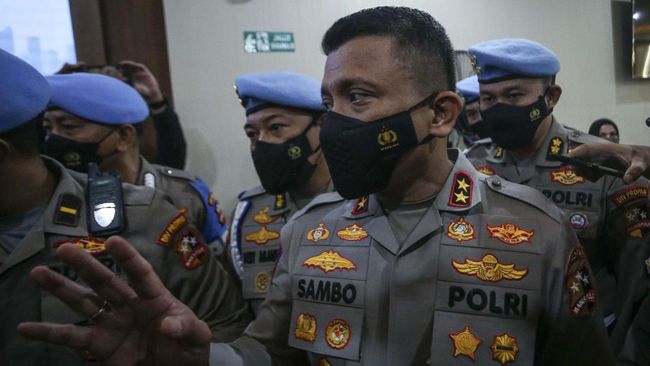 Selama berkiprah di Polri, jenderal bintang dua itu telah membongkar sejumlah kasus besar.