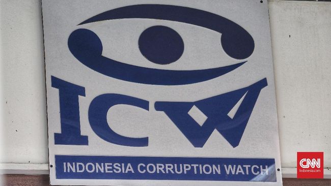 ICW mengatakan pemerintah dibantu MK dan MA telah mengkondisikan agar para narapidana kasus korupsi bisa bebas tanpa ada pengetatan seperti sebelumnya.