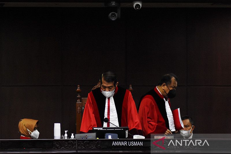 Kemarin, MK tolak gugatan "presidential threshold" hingga Lukas Enembe