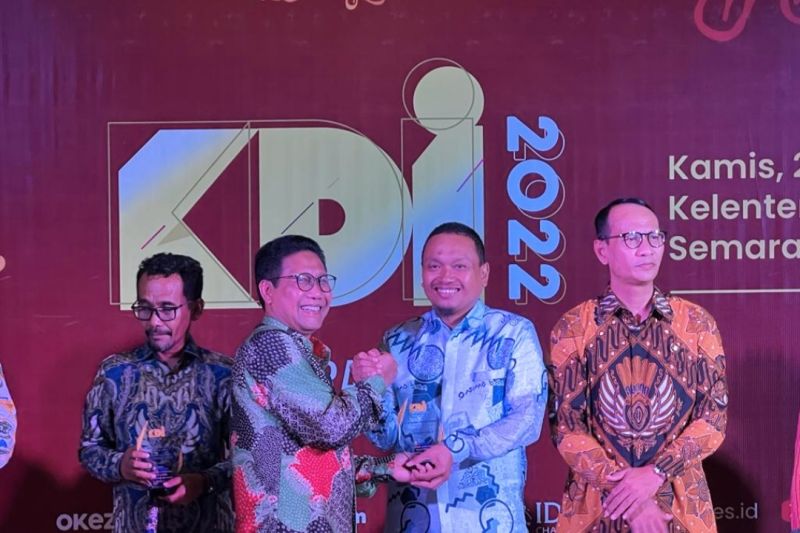 Wali Kota Makassar meraih penghargaan KDI 2022
