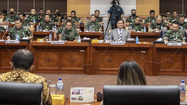 Imparsial mengingatkan agenda reformasi TNI yang akan terus terbengkalai bila pendekatan yang digunakan untuk pergantian Panglima Militer tak rotasi antarmatra.