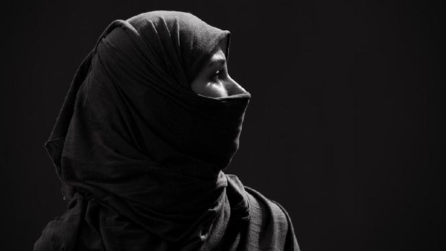 Polda Metro Jaya resmi menetapkan Siti Elina yang coba menerobos Istana sebagai tersangka dengan jerat pasal penguasaan senjata api ilegal.