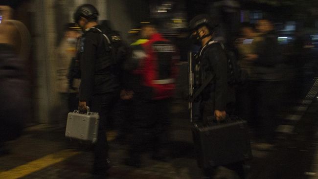 Polisi memastiksn pengiriman 5.000 bahan peledak atau detonator bom ikan di Situbondo tak berkaitan dengan upaya aksi teror gelaran puncak KTT G20 di Bali.