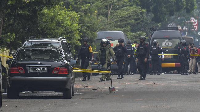 Pendiri Negara Islam Indonesia (NII) Crisis Center, Ken Setiawan meminta aparat meningkatkan kewaspadaan jelang Natal dan Tahun Baru.