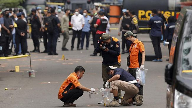Jawa Timur hingga Bali memperketat keamanan. Sementara DPR RI mendesak polisi mengusut aktor intelektual di balik bom Polsek Astana Anyar Bandung.