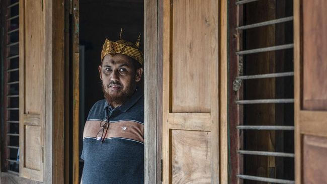 Hisyam Bin Alizein alias Umar Patek menangis minta maaf atas peristiwa bom Bali I pada 2002 silam menewaskan 202 orang, yang sebagian besar warga Australia.