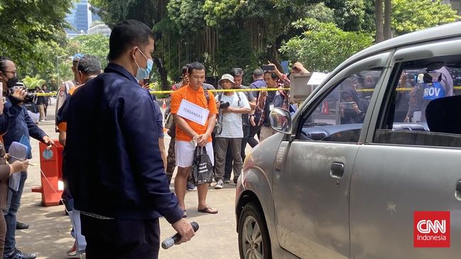 Sopir taksi online Sony Rizal Taihitu sempat melawan sebelum meninggal di tangan anggota Densus 88 Bripda Haris Sitanggang (HS).