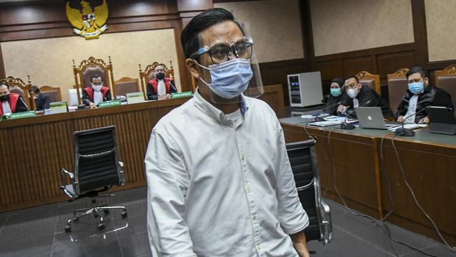 Andi saat ini mendekam di Lembaga Pemasyarakatan (Lapas) Sukamiskin, Bandung, Jawa Barat. Pada Idulfitri tahun ini dia menerima remisi 1 bulan.