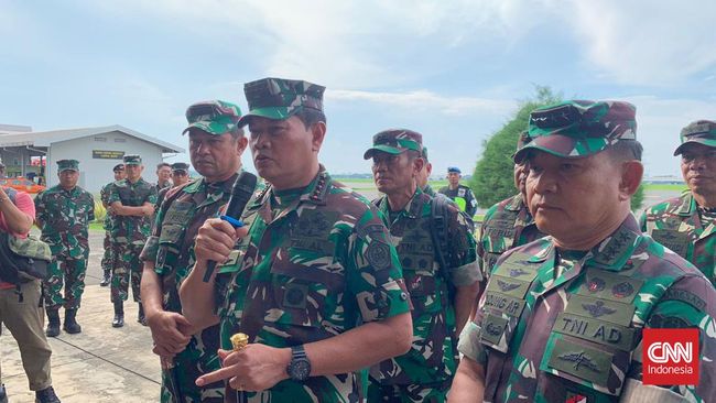 Panglima TNI ungkap siasat Kelompok Kriminal Bersenjata (KKB) memanfaatkan anak-anak dan ibu-ibu saat menyerang anggota di Papua.