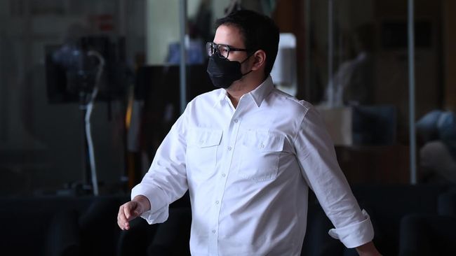 Dito Mahendra ditetapkan sebagai tersangka kepemilikan senjata api ilegal. Dia masuk dalam daftar pencarian orang (DPO) yang telah diterbitkan sejak 2 Mei 2023.