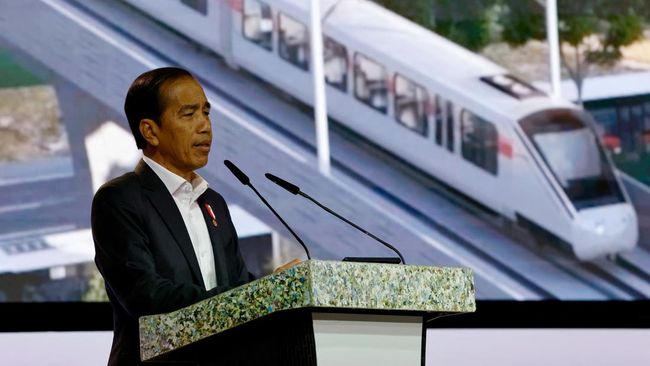 Jokowi mengatakan perkembangan digital di Indonesia begitu cepat, namun diikuti merebaknya konten-konten negatif sampai kejahatan siber.