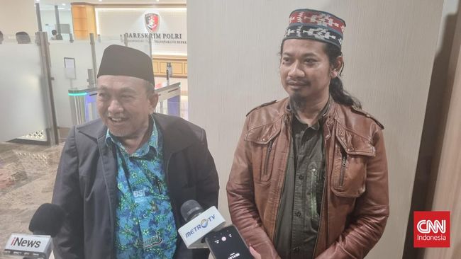 NII Crisis Center Ken Setiawan melaporkan pengasuh Ponpes Al Zaytun Panji Gumilang terkait dugaan penistaan agama ke Bareskrim Polri.
