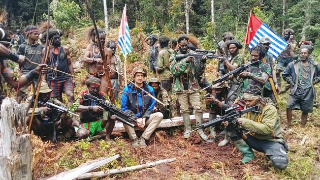 Lima bulan berlalu, pilot Susi Air Philip Mark Mehrtens masih disandera kelompok bersenjata di Papua. Proses mediasi buntu, operasi militer jalan terus.